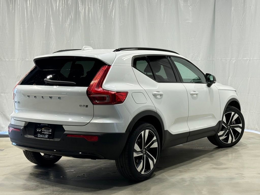 Used 2024 Volvo XC40 B5 Plus w/ Climate Package image 4