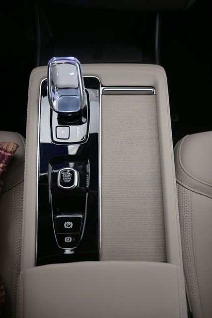 New 2026 Volvo XC90 B6 Plus w/ Protection Package Premier image 10