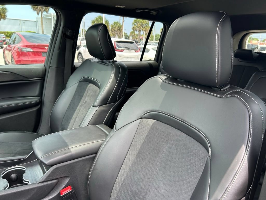Used 2025 Jeep Grand Cherokee L Altitude RWD image 19