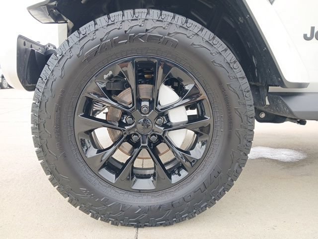 Used 2023 Jeep Gladiator Overland AWD/4WD image 12