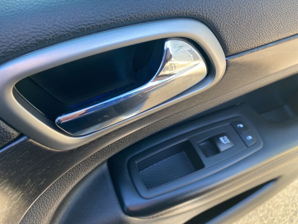 Certified 2018 Jeep Grand Cherokee Altitude image 11