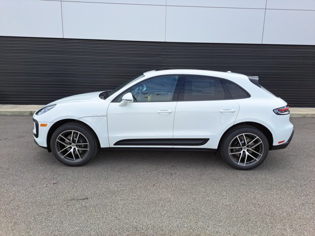New 2026 Porsche Macan image 2