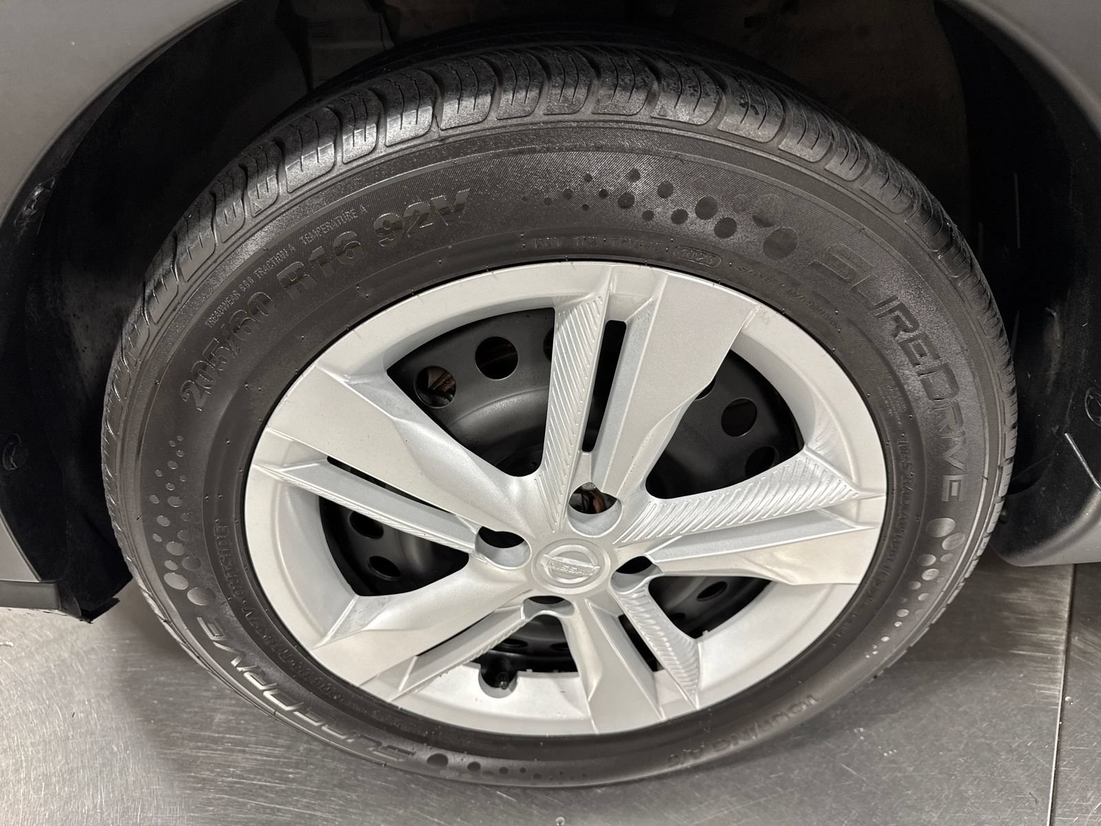 Used 2021 Nissan Kicks S FWD image 2