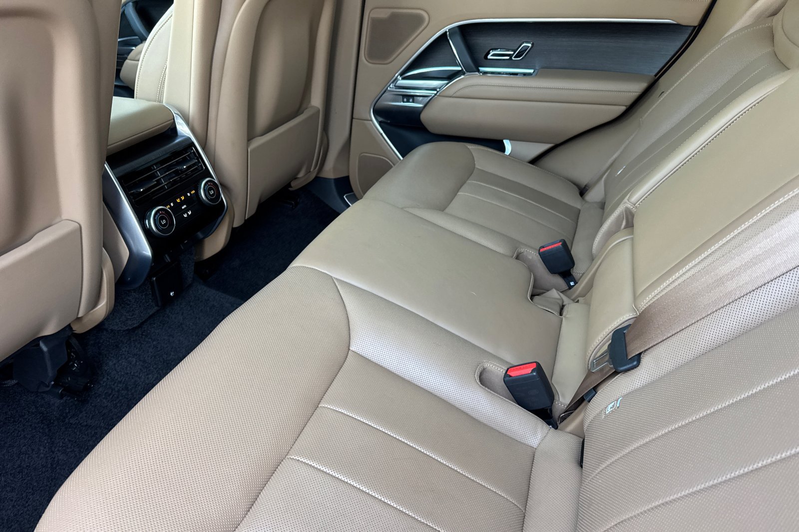 Used 2024 Land Rover Range Rover SE AWD/4WD image 12