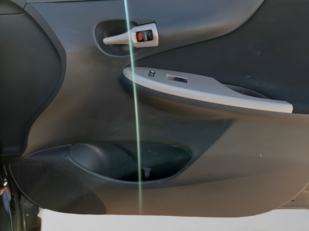 Used 2011 Toyota Corolla S image 21