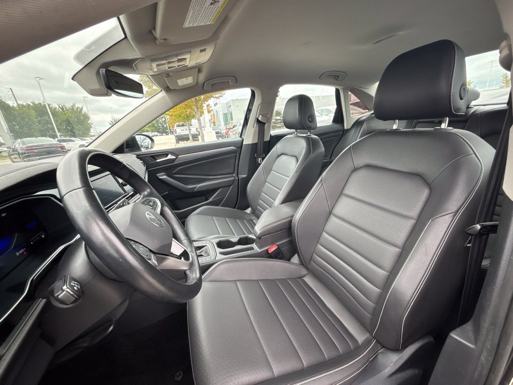 Used 2024 Volkswagen Jetta SE FWD image 12