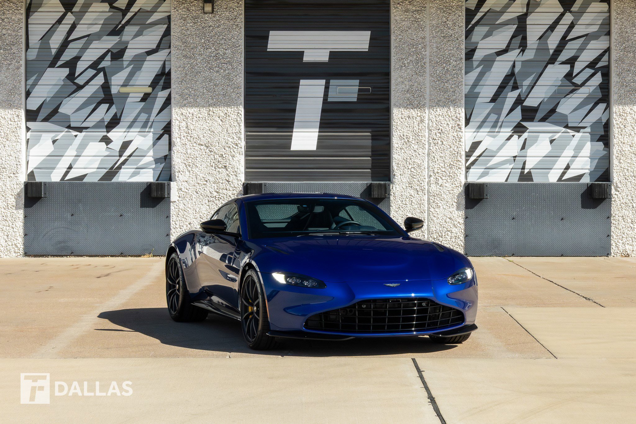 Used 2023 Aston Martin V8 Vantage Coupe image 1