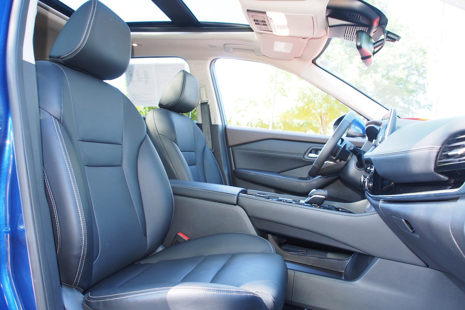 Used 2023 Nissan Rogue SL AWD/4WD image 11