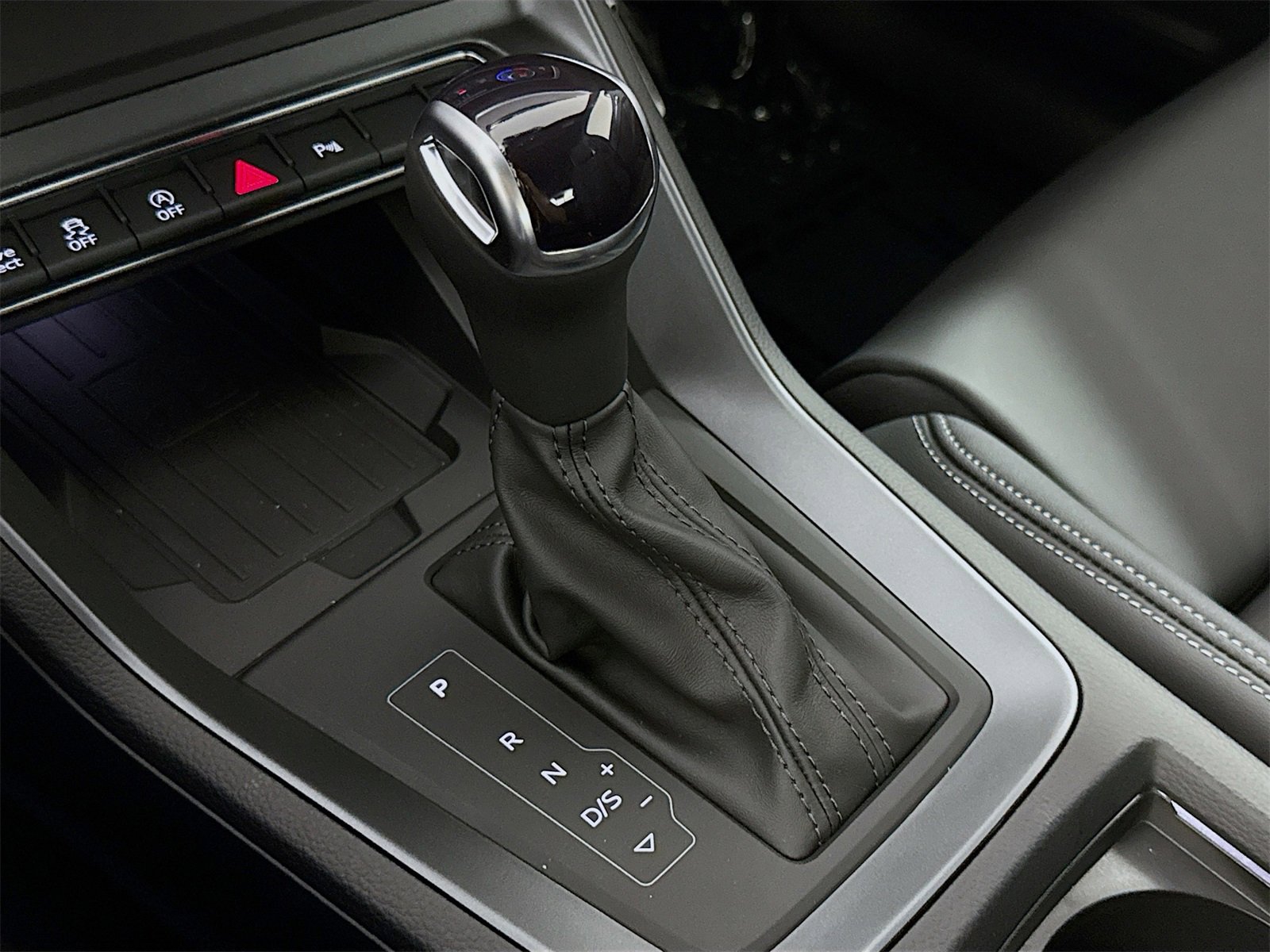 New 2025 Audi Q3 2.0T Premium image 16