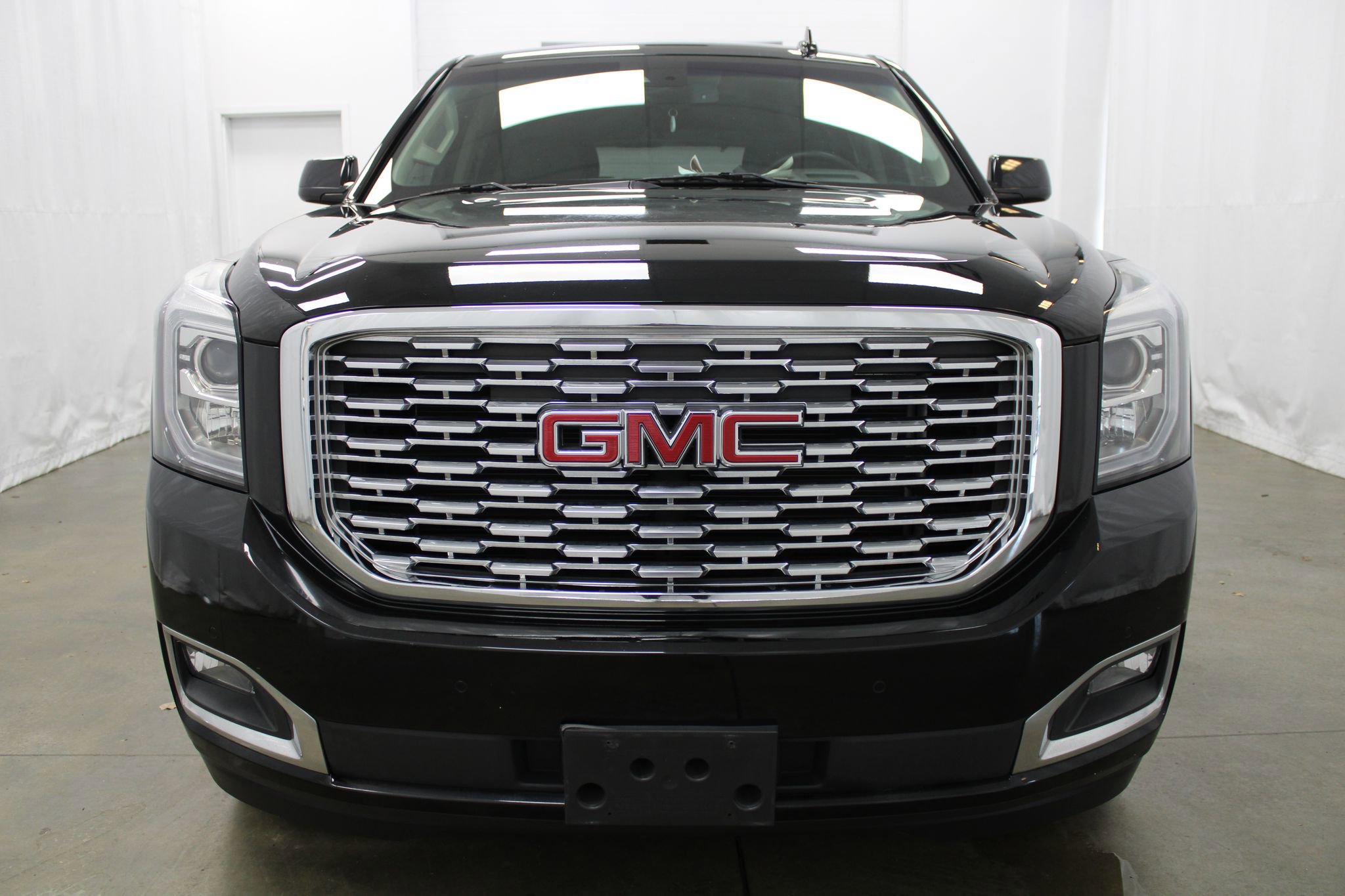 Used 2018 GMC Yukon Denali image 2