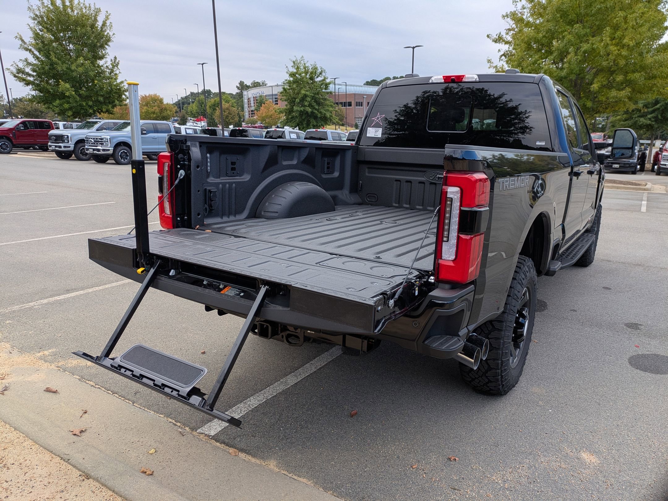 New 2026 Ford F250 Platinum w/ Tremor Off-Road Package image 38