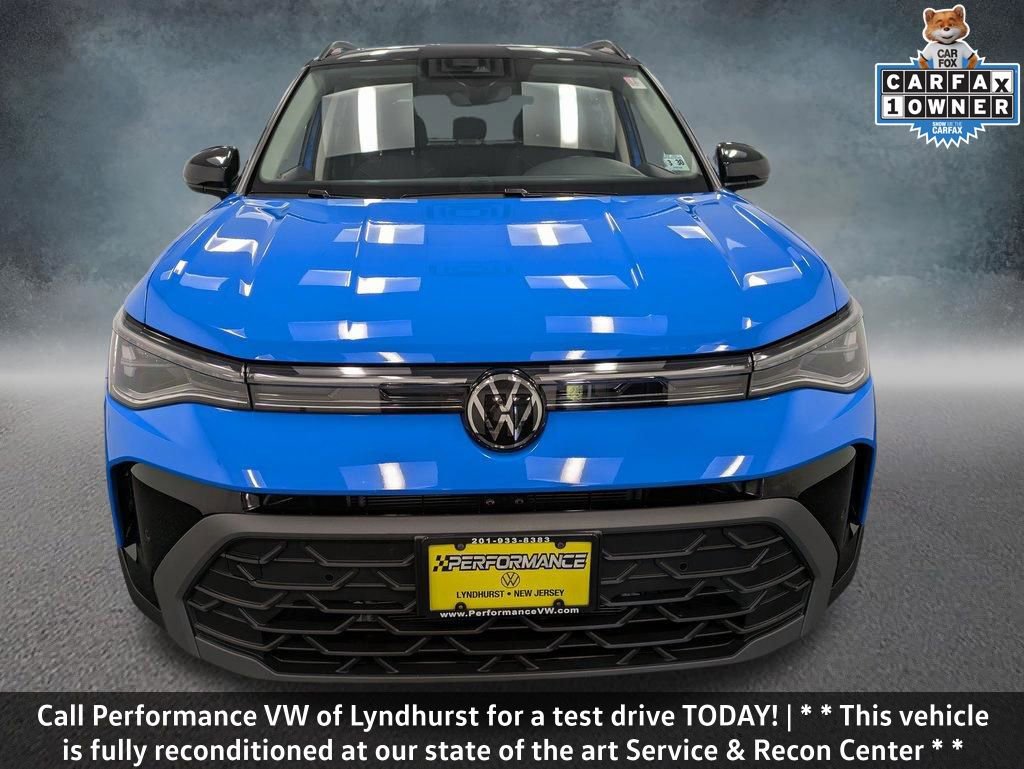 Used 2025 Volkswagen Taos SE AWD/4WD image 2