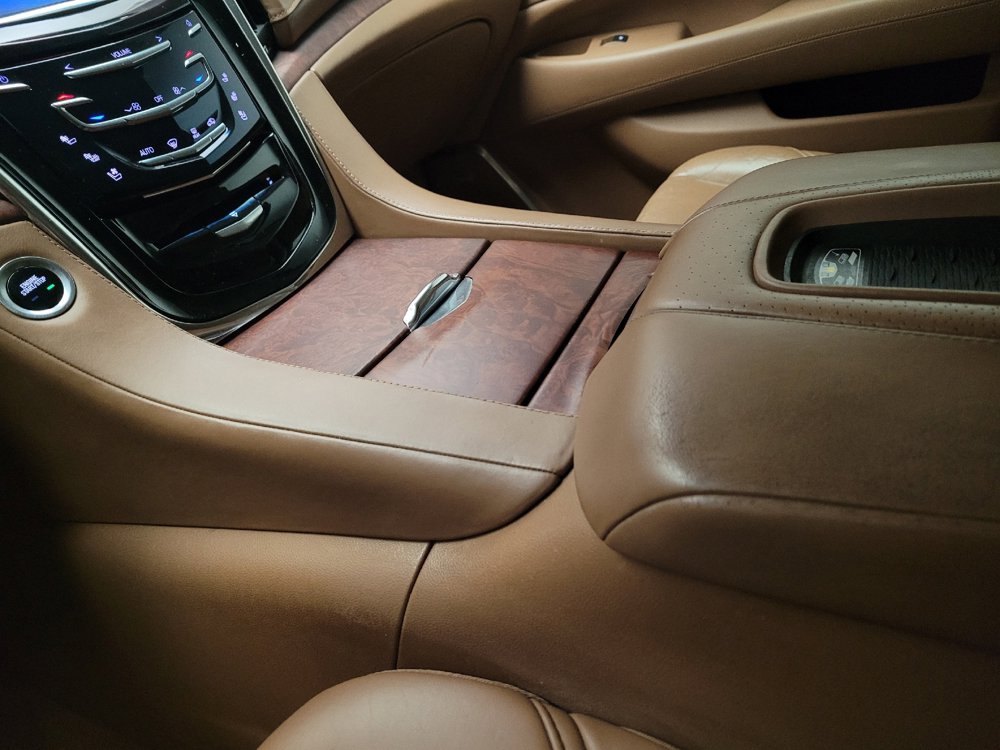Used 2015 Cadillac Escalade Platinum RWD image 26