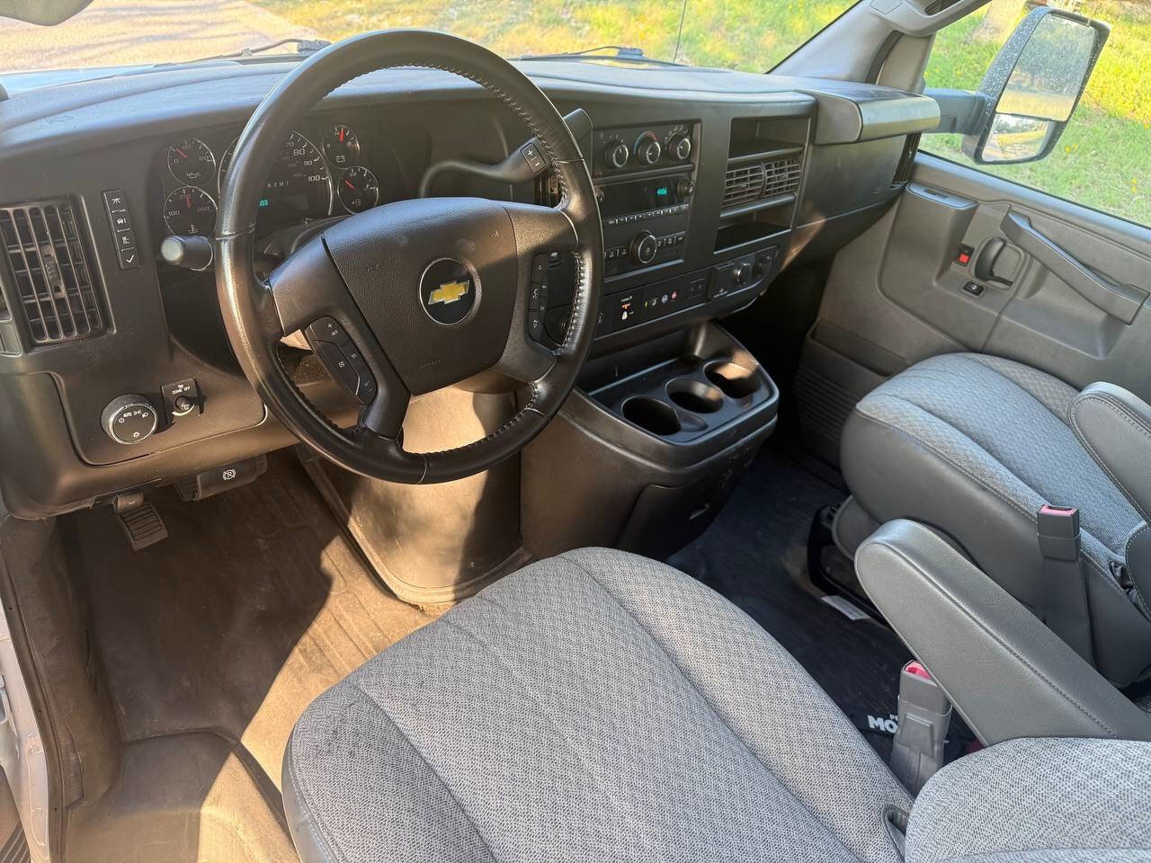 Used 2022 Chevrolet Express 3500 w/ Power Convenience Package RWD image 9