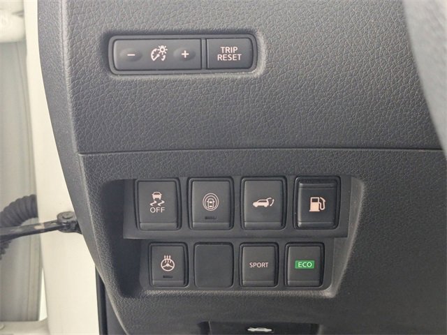 Used 2018 Nissan Rogue SL w/ Premium Package image 16