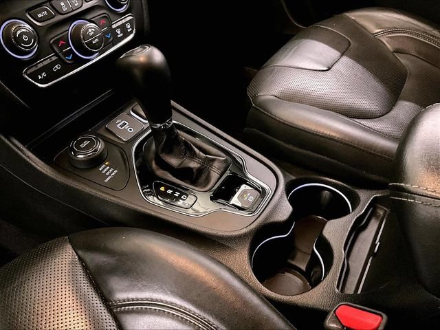 Used 2019 Jeep Cherokee Limited w/ Technology Group AWD/4WD image 17