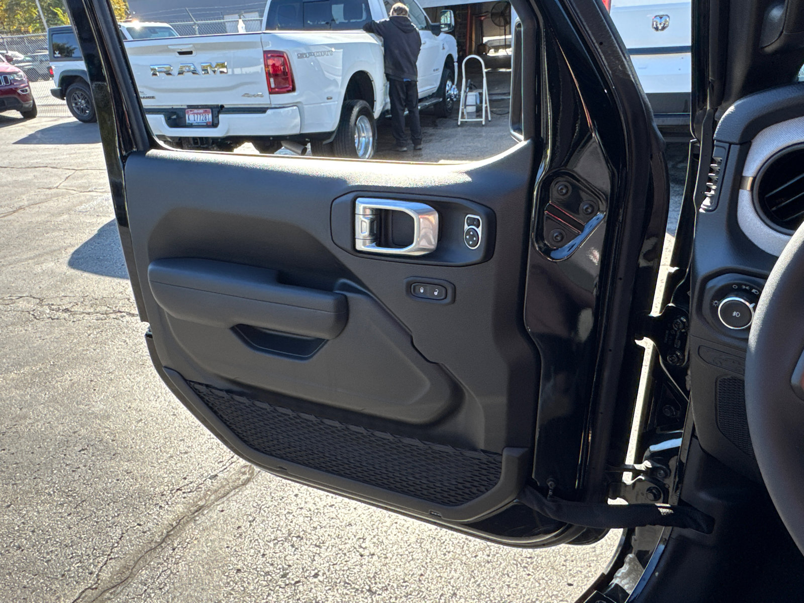Used 2025 Jeep Wrangler Sport S image 17
