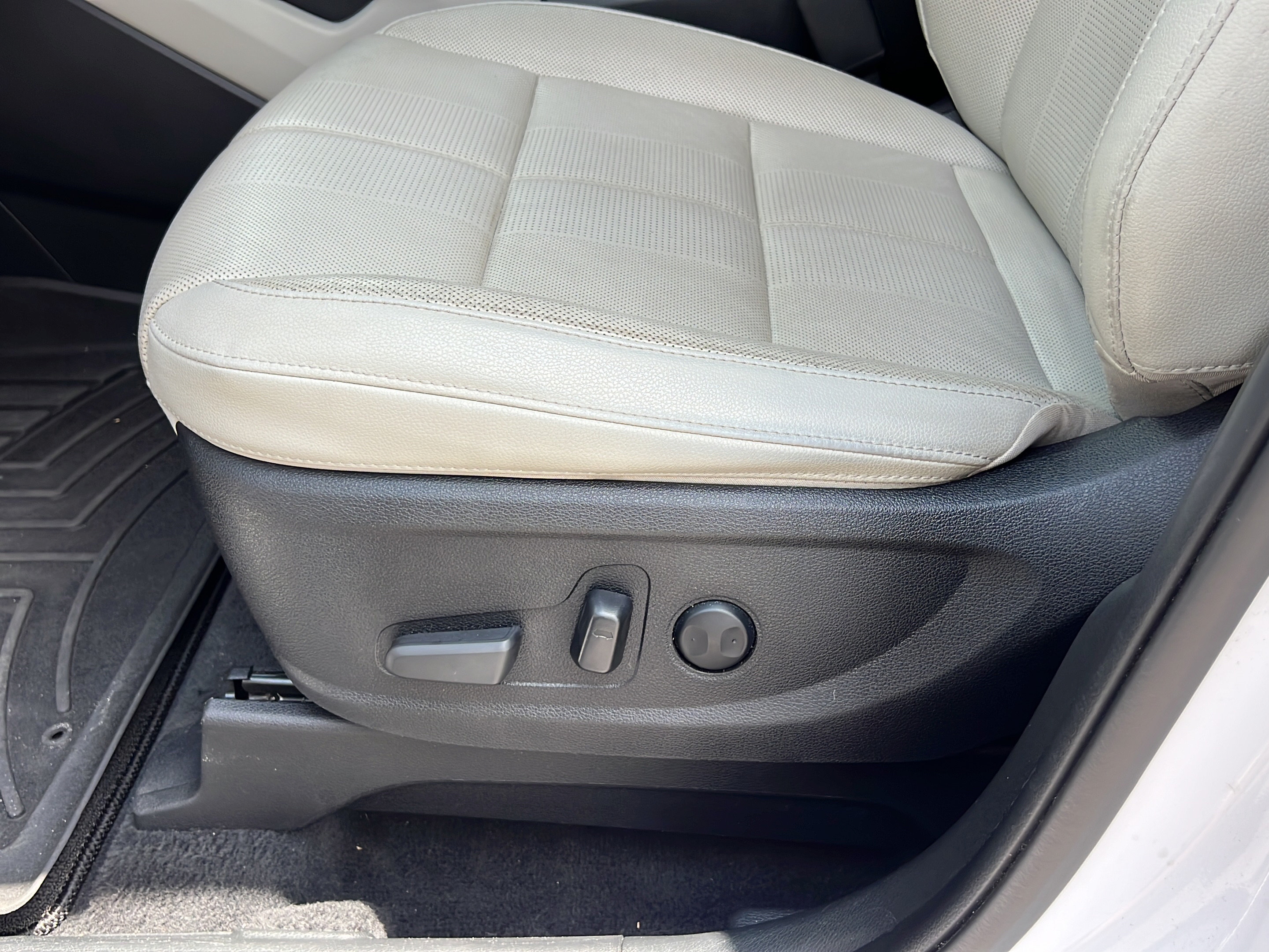 Used 2022 Kia Telluride EX FWD image 15