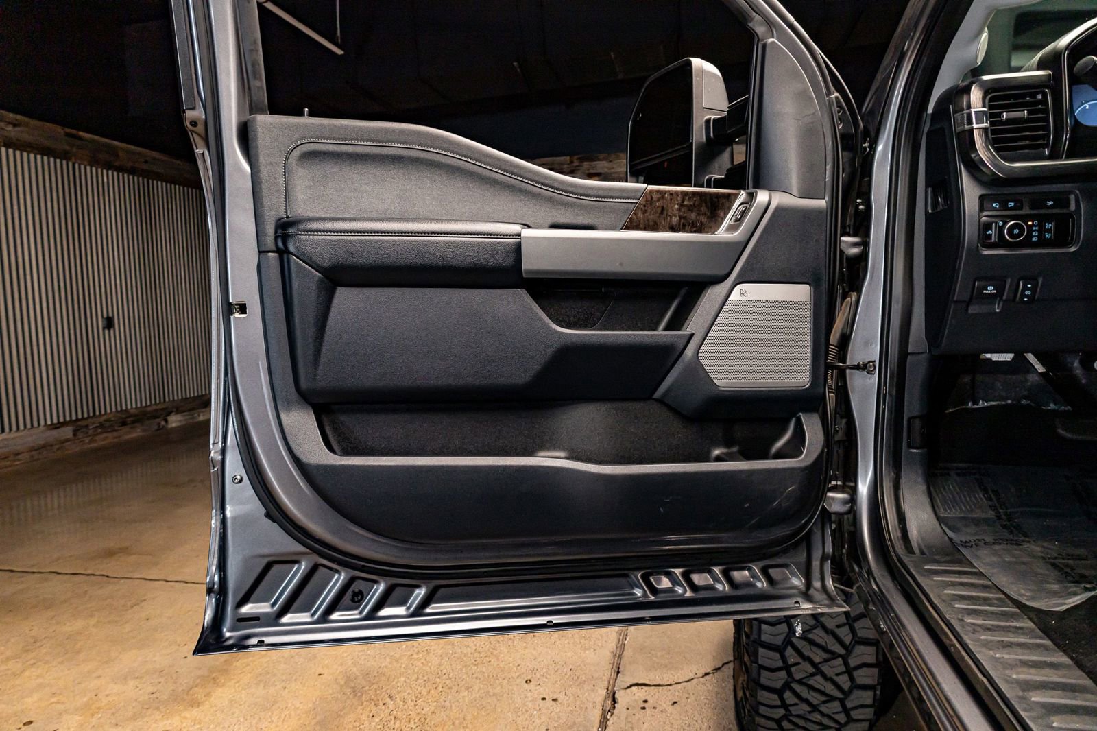 Used 2023 Ford F250 Lariat w/ Lariat Ultimate Package image 29