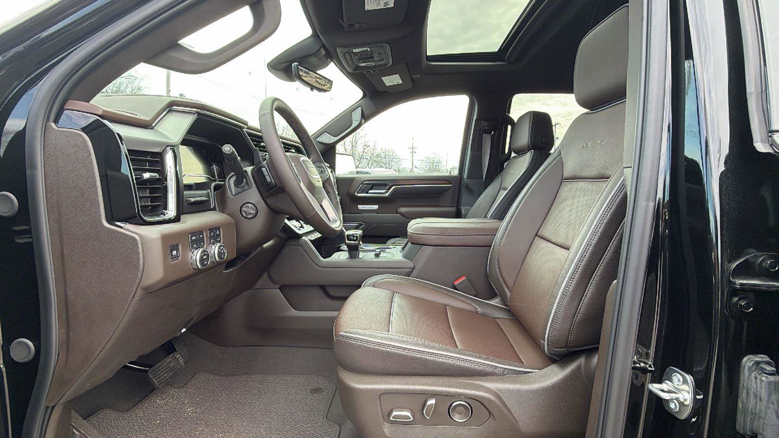 New 2025 GMC Sierra 1500 Denali w/ Denali Reserve Package image 14