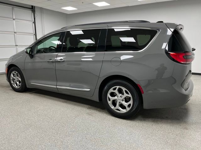 Used 2023 Chrysler Pacifica Limited FWD image 7