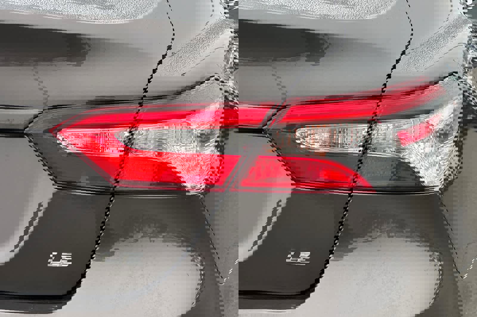 Certified 2018 Toyota Camry LE image 29