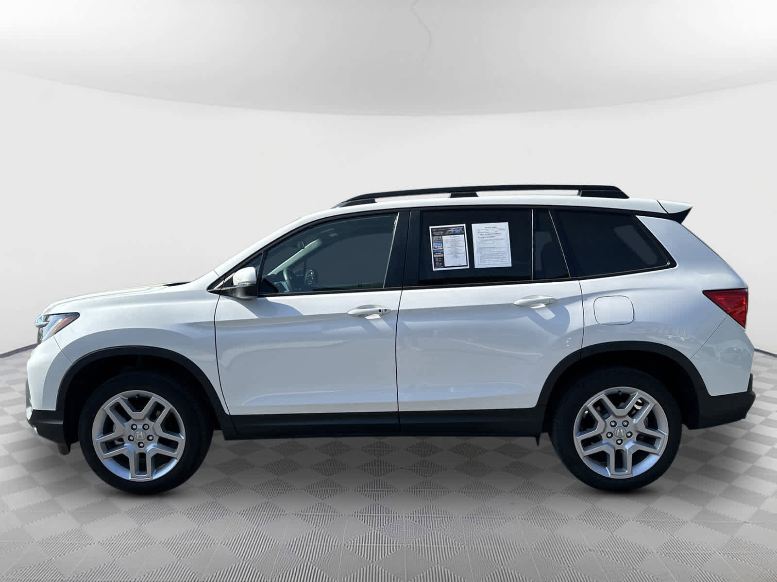 Used 2024 Honda Passport EX-L image 3