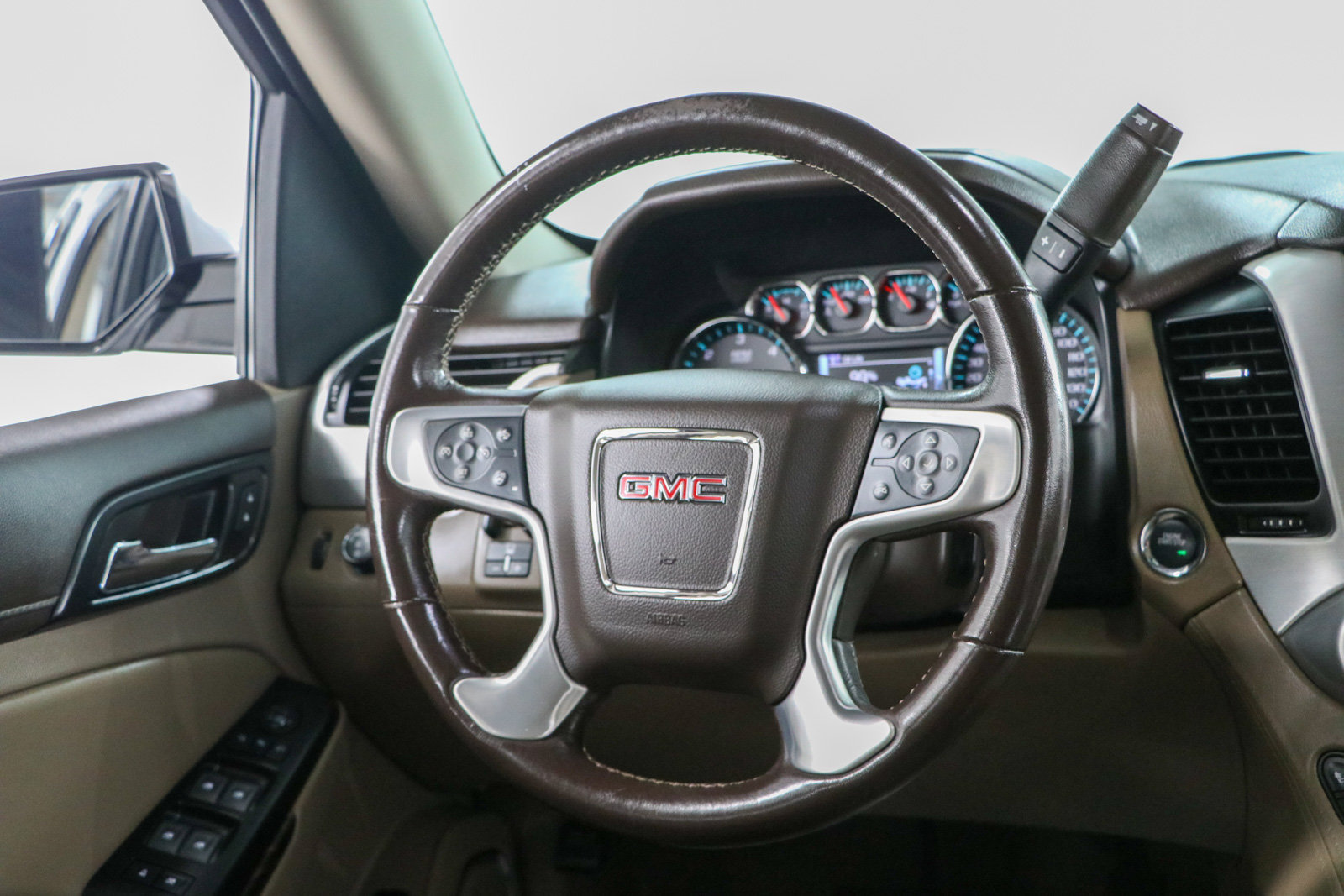 Used 2020 GMC Yukon SLT w/ Premium Edition RWD image 13