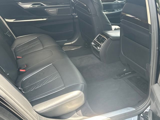 Used 2020 BMW 740i w/ Premium Package RWD image 15