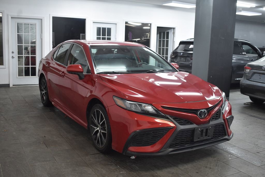 Used 2024 Toyota Camry SE image 4