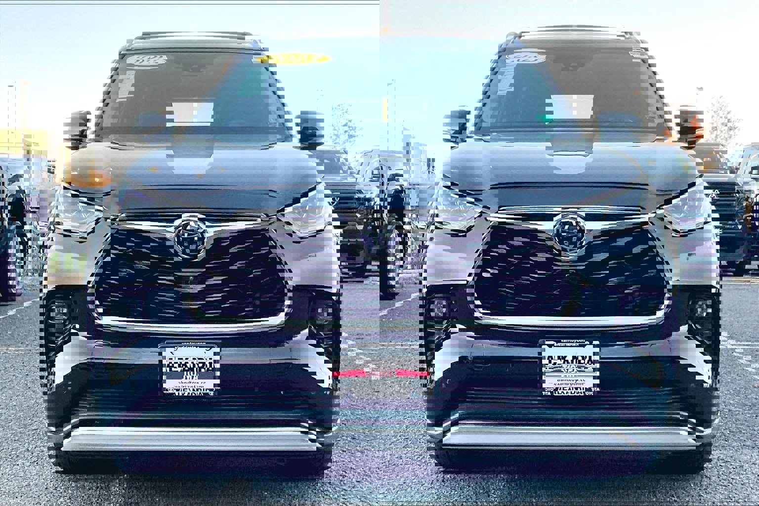 Used 2023 Toyota Highlander Platinum image 3