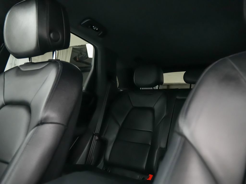 Used 2022 Porsche Cayenne AWD/4WD image 34