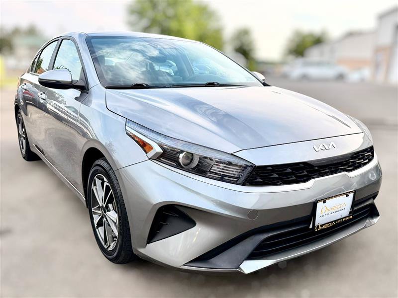 Used 2023 Kia Forte LXS w/ LXS Technology Package FWD image 5
