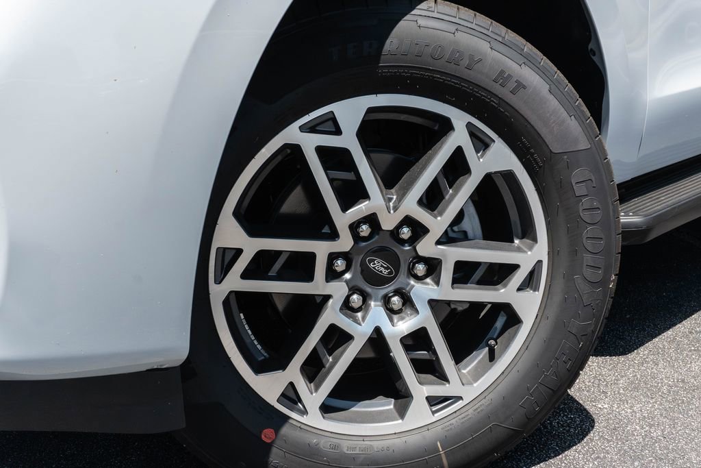 New 2026 Ford Expedition Max Active RWD image 2