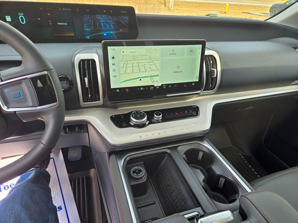 New 2025 Ford Expedition Active image 10
