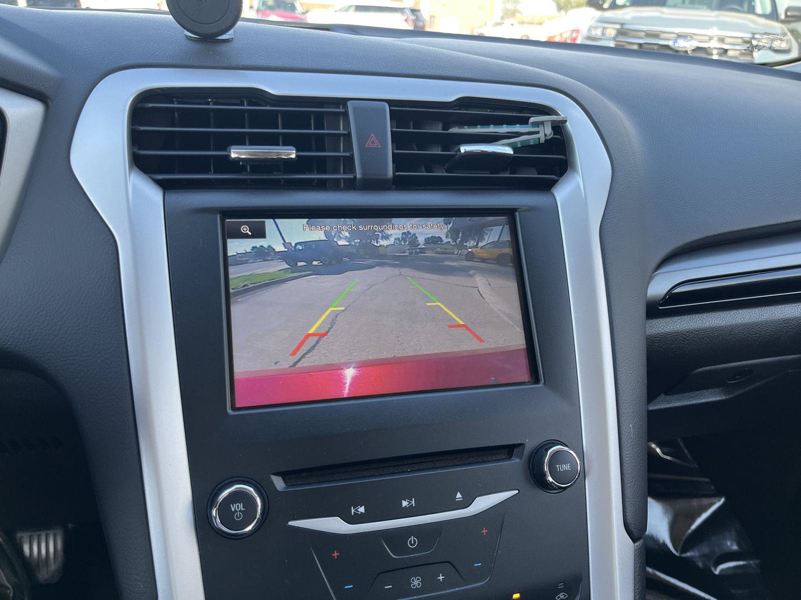 Used 2014 Ford Fusion SE FWD image 20