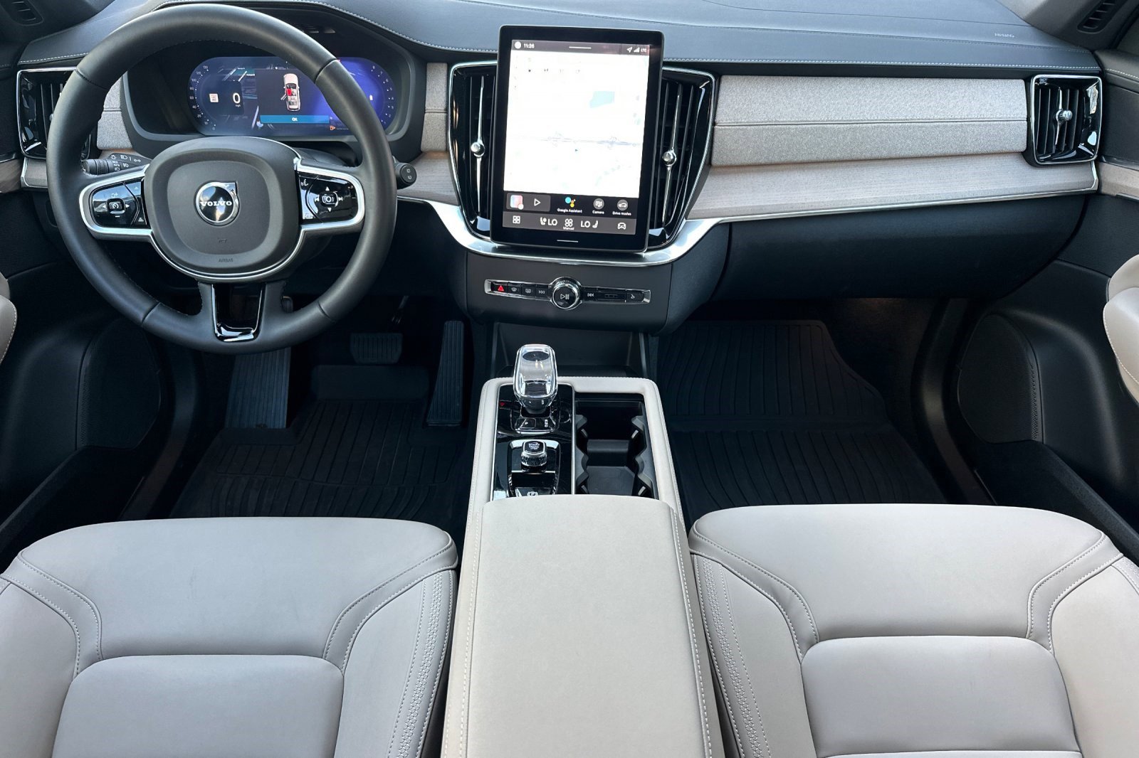 Used 2026 Volvo XC90 B6 Plus w/ Protection Package image 17