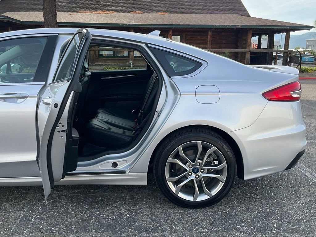 Used 2019 Ford Fusion Titanium image 24