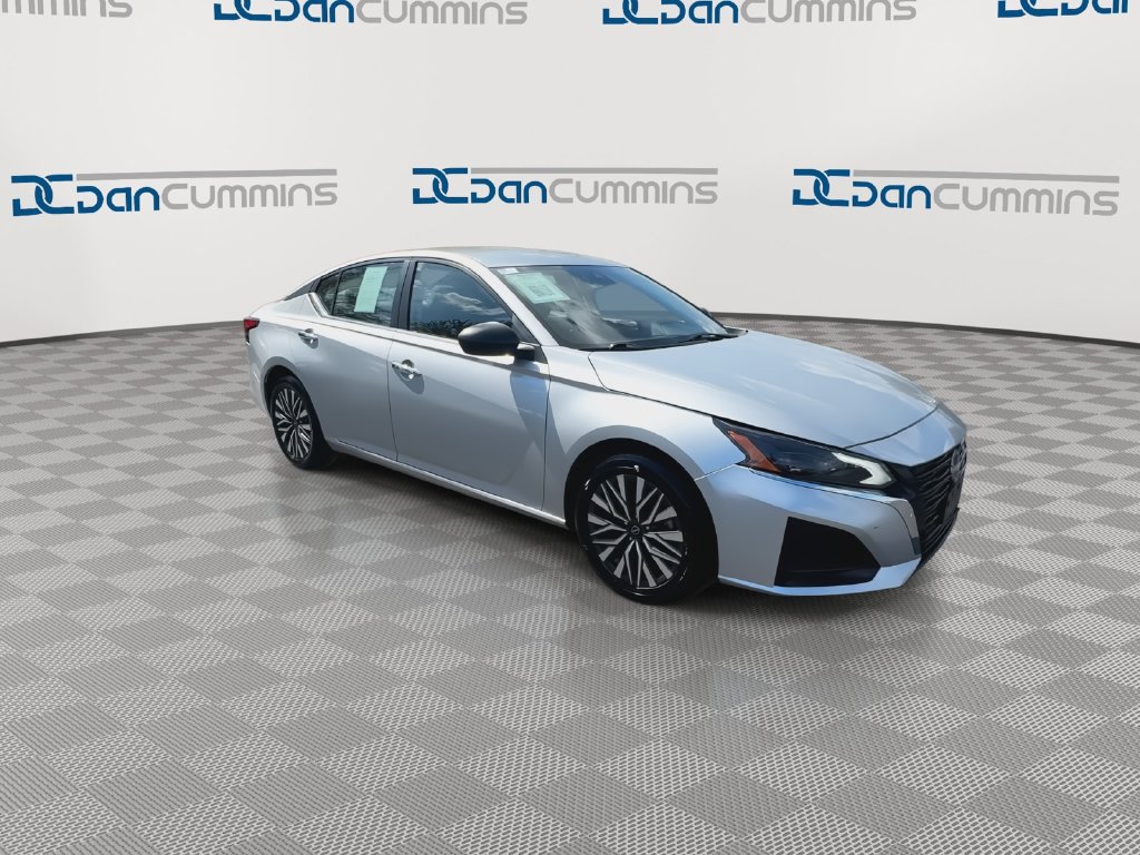 Used 2024 Nissan Altima 2.5 SV FWD image 3