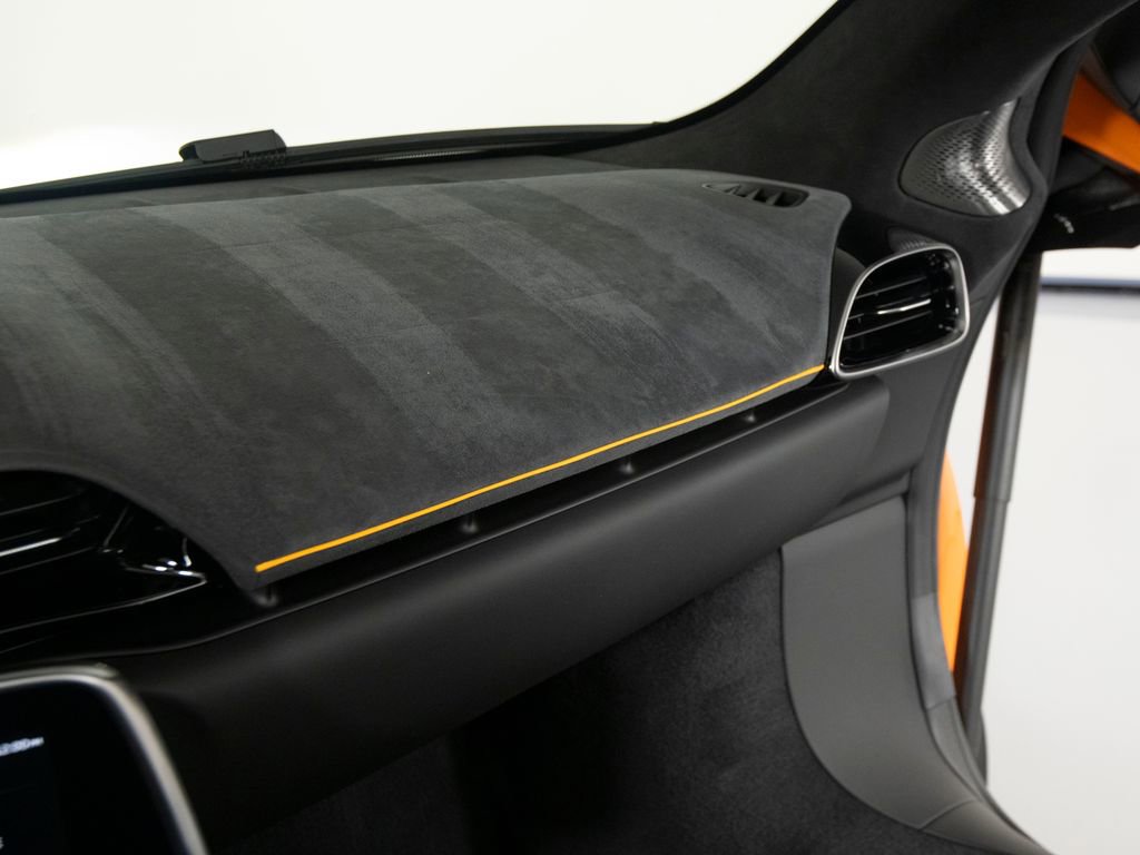 Used 2025 McLaren Artura Spider image 27