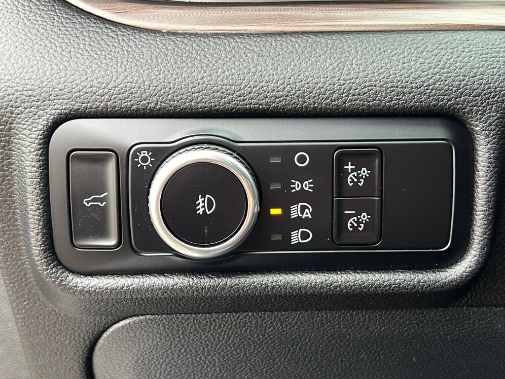 Used 2023 Ford Explorer Limited w/ Equipment Group 301A AWD/4WD image 22