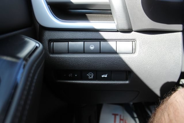 Used 2025 Nissan Rogue SV FWD image 21