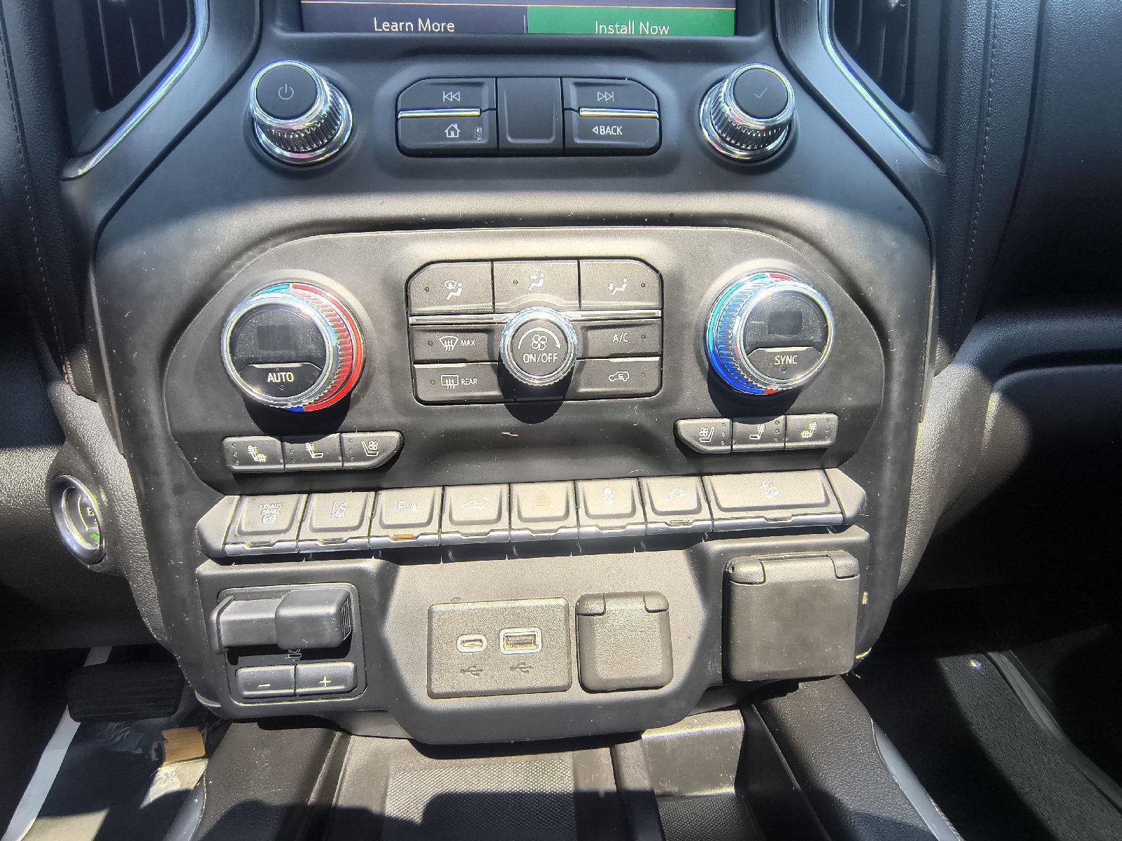 Used 2022 GMC Sierra 3500 AT4 w/ AT4 Premium Plus Package AWD/4WD image 17