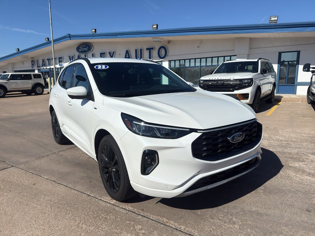 Used 2023 Ford Escape ST-Line Elite AWD/4WD image 3