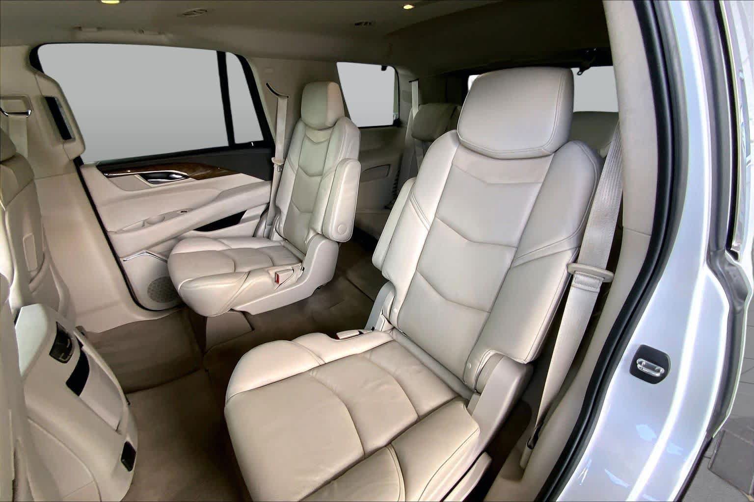 Used 2018 Cadillac Escalade Luxury AWD/4WD image 21