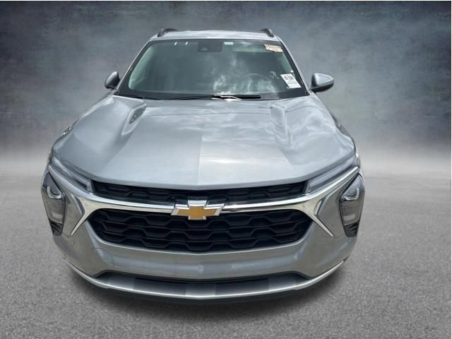 Used 2025 Chevrolet Trax LT w/ LT Convenience Package FWD image 5