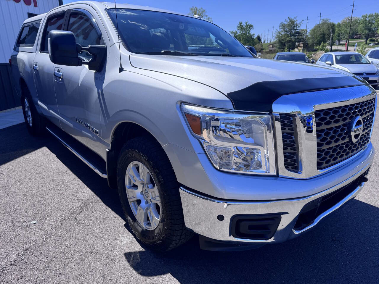 Used 2018 Nissan Titan SV w/ SV Convenience Package AWD/4WD image 5