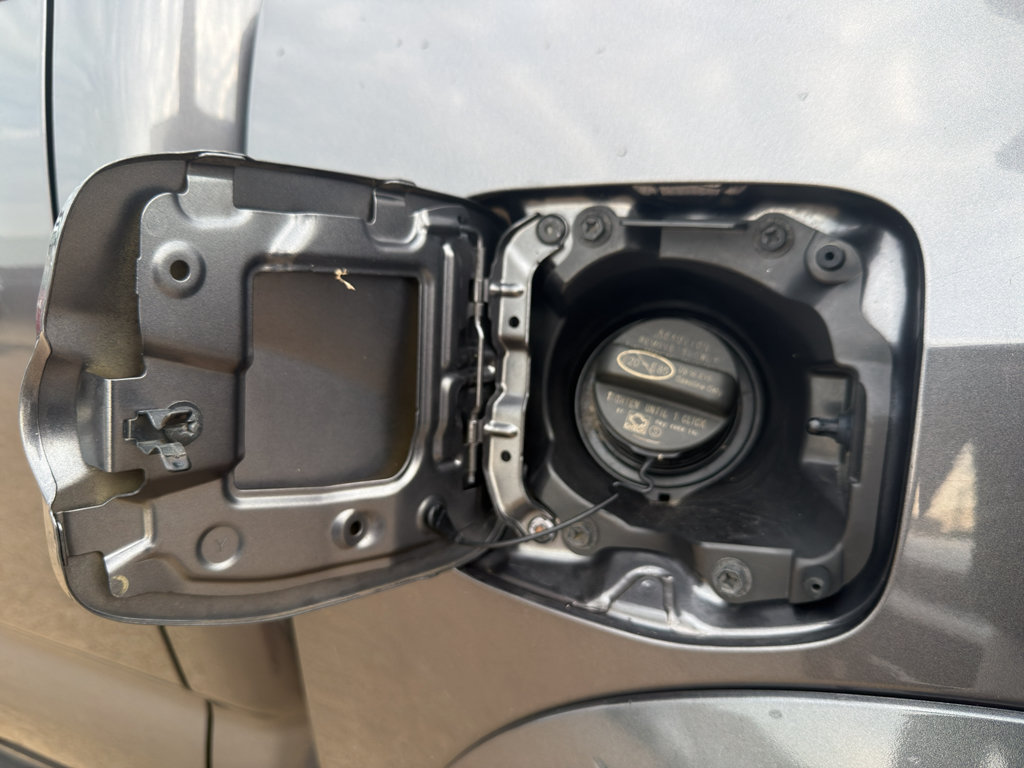 Used 2016 Toyota Tacoma SR5 w/ SR5 Appearance Package (SN) AWD/4WD image 16