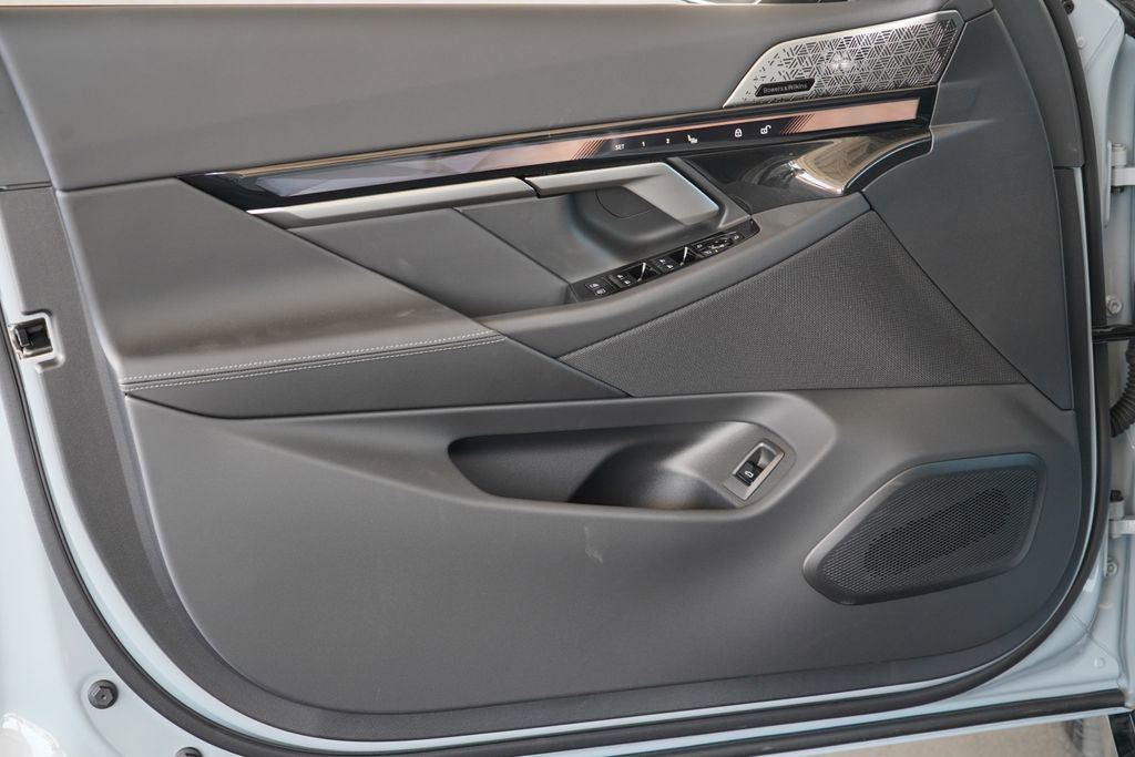 New 2026 BMW i5 eDrive40 w/ Executive Package image 9