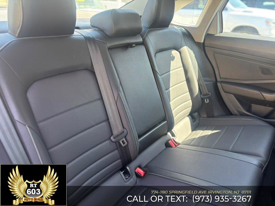 Used 2024 Volkswagen Jetta SE image 8